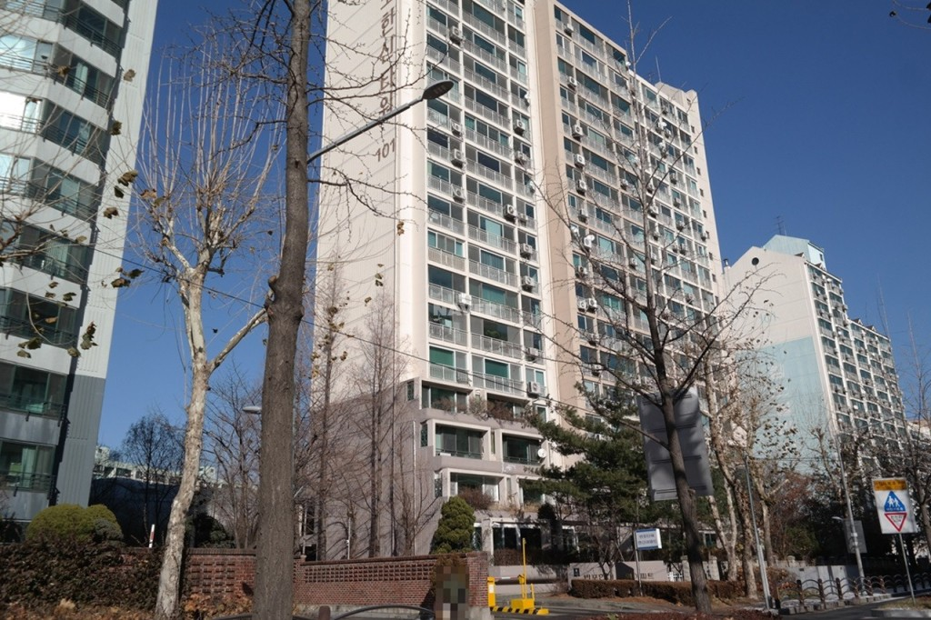 ▲통합 리모델링을 준비 중인 서울 서초구 잠원동 반포한신타워 아파트 전경  (출처=네이버부동산)