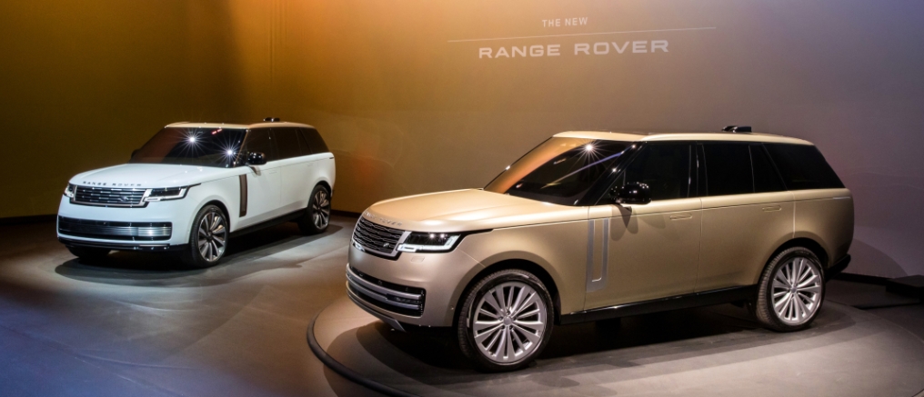 ▲랜드로버가 5세대로 거듭난 레인지로버를 지난달 처음으로 공개했다.  (사진제공=랜드로버 글로벌 미디어)
