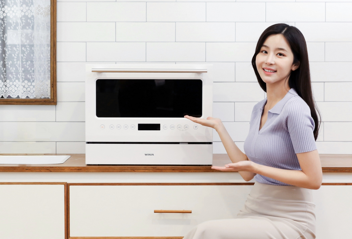 ▲위니아딤채가 3인용 식기세척기에 이어 6인용 식기세척기를 선보였다. (사진제공=위니아딤채)