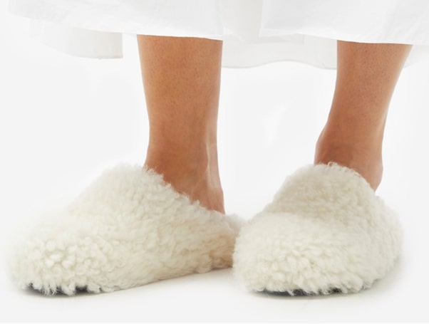 ▲마르니 21FW 램스킨 시어링 펄 뮬로퍼 슬리퍼. (머스트잇)