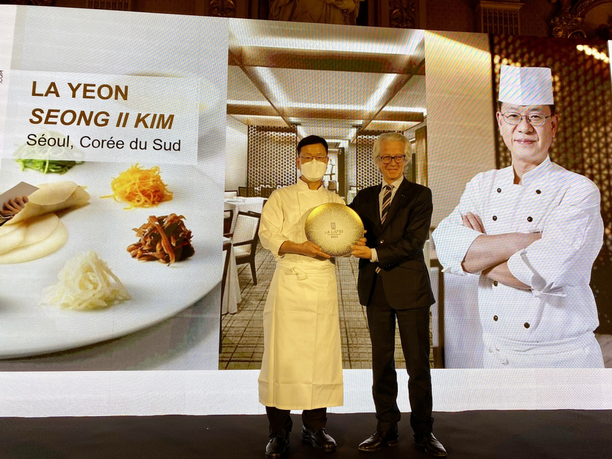 ▲'라 리스트 2022'에서 수상한 '라연' 김성일 셰프. (사진제공=신라호텔)