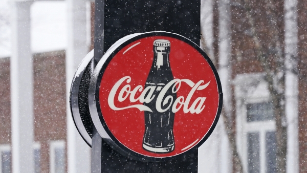 ▲미국 오하이오 베드포드의 한 식당에 2월 9일 코카콜라 로고가 붙어 있다. 베드포드/AP연합뉴스

