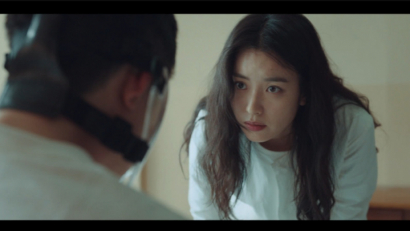 ▲'해피니스' 리타 바이러스 감염 의심을 받고 격리 조치된 윤새봄(사진=tvN 방송화면 캡처)