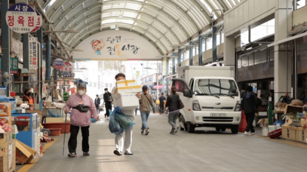 ▲‘와이프 카드 쓰는 남자’ 이수영 회장(사진제공=TV조선)