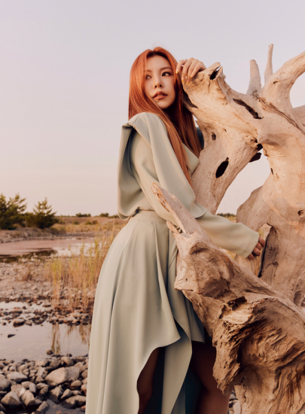 ▲휘인(사진 = 더라이브레이블 제공)