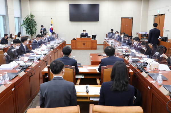 ▲국회 기획재정위원회 조세소위가 17일 오전 서울 여의도 국회에서 김영진 소위원장 주재로 열리고 있다.  (연합뉴스)