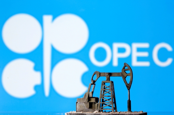 ▲3D프린트된 오일 펌프 잭이 석유수출국기구(OPEC) 로고 앞에 놓여 있다. 로이터연합뉴스
