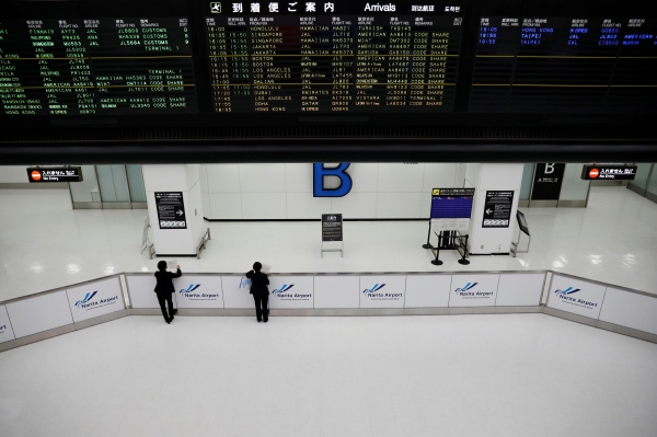 ▲30일(현지시간) 일본 나리타국제공항 입국장이 외국인 신규 입국 금지 조치로 한산한 모습이다. 나리타/로이터연합뉴스
