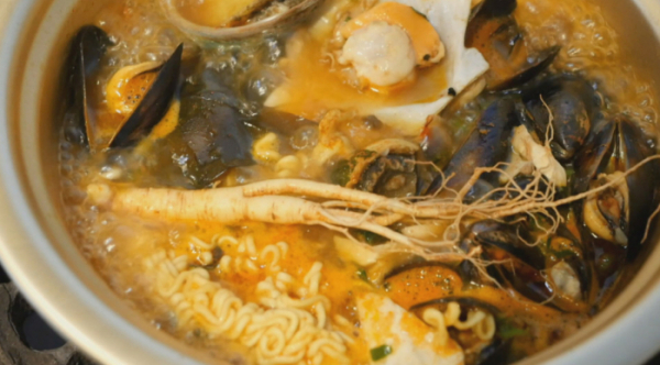 ▲'서민갑부' 산양 산삼 해물라면(사진제공=채널A)