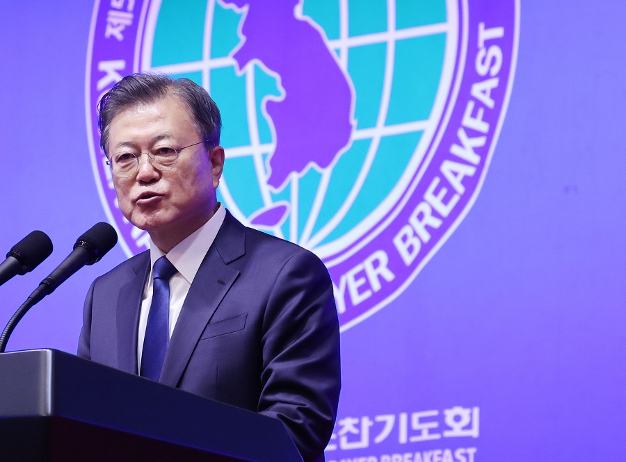 ▲<YONHAP PHOTO-1638> 발언하는 문재인 대통령          (서울=연합뉴스) 안정원 기자 = 문재인 대통령이 2일 서울 서대문구 스위스그랜드호텔에서 열린 국가조찬기도회에 참석, 발언하고 있다. 2021.12.2        jeong@yna.co.kr/2021-12-02 10:01:12/<저작권자 ⓒ 1980-2021 ㈜연합뉴스. 무단 전재 재배포 금지.>