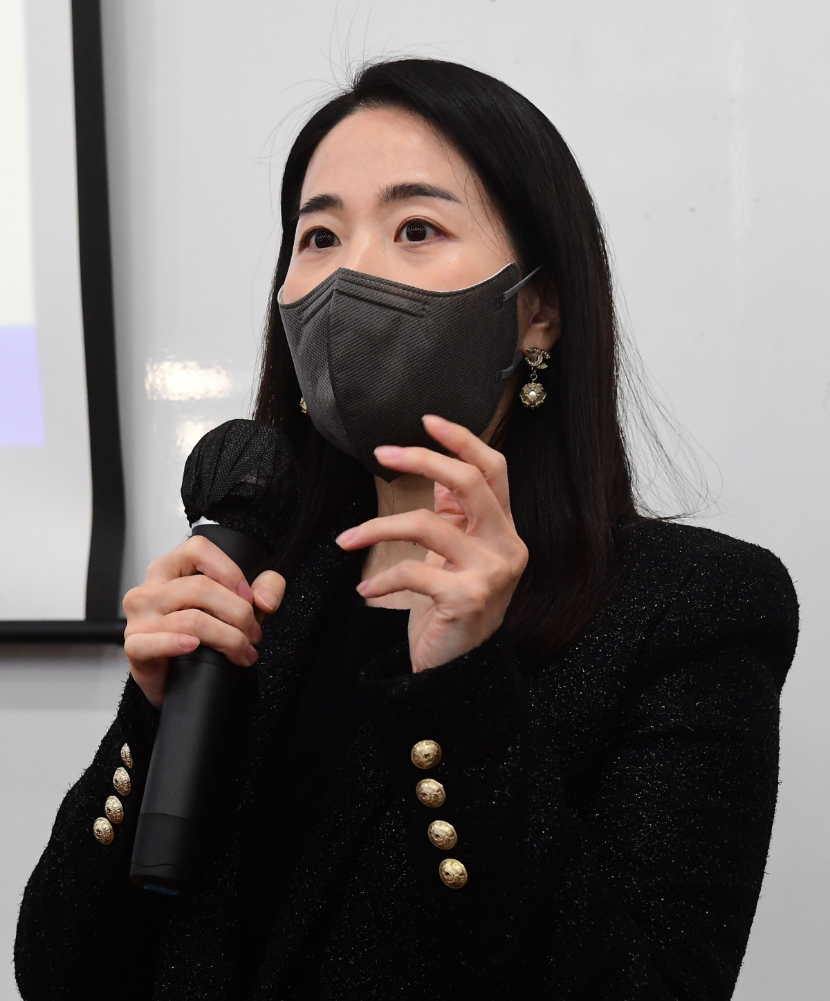 ▲3일 서울 연세대 상남경영원에서 열린 한국윤리경영학회 '2021 추계학술대회 및 특별세미나'에서 박현영 한국방송통신대 교수가 금융기업의 사회적가치 측정 사례연구에 대해 발표하고 있다. 고이란 기자 photoeran@