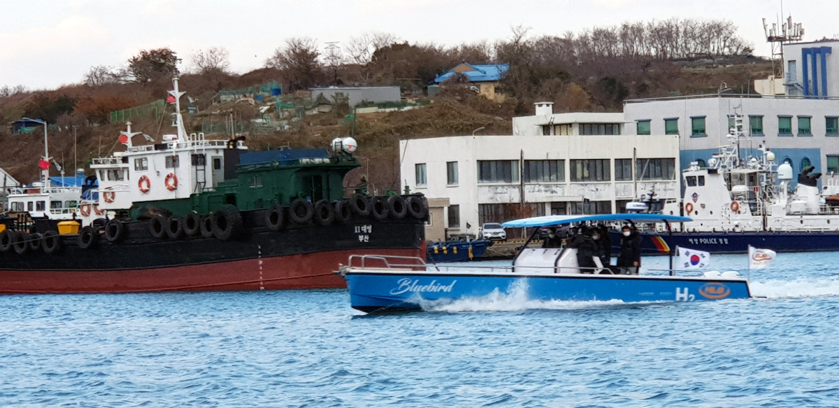 ▲에이치엘비의 블루버드호가 운항하고 있는 모습. 울산=박병립 기자