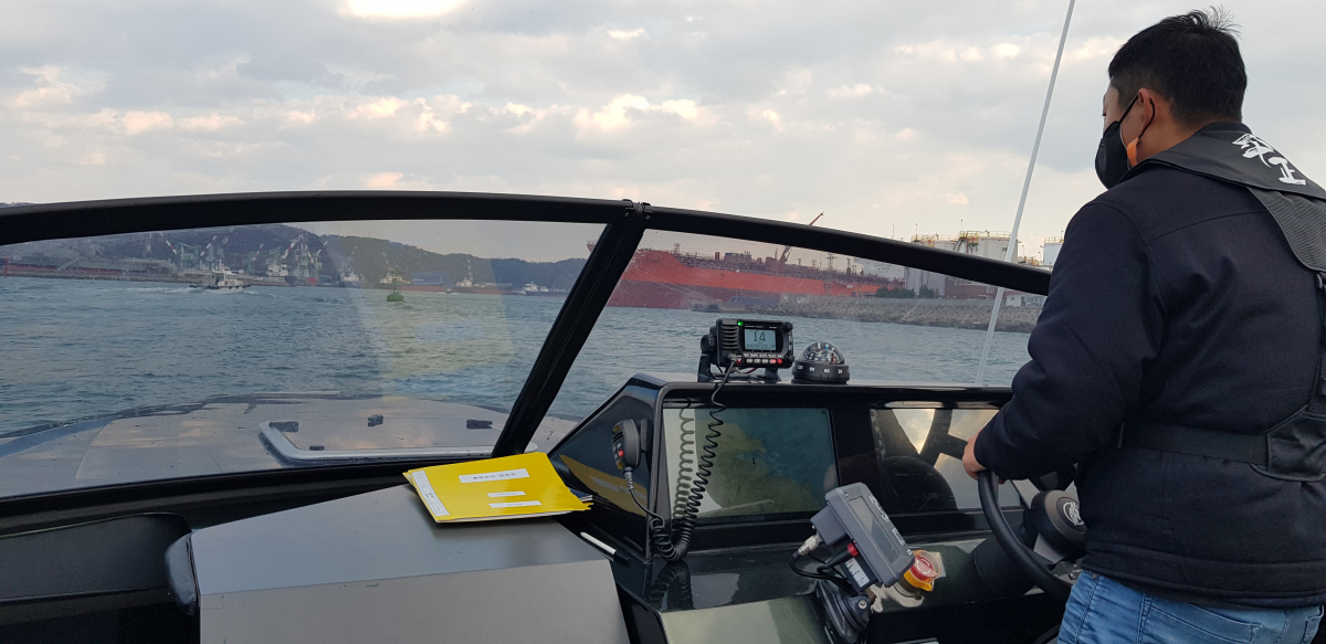 ▲운항하고 있는 빈센의 하이드로제니아호. 울산=박병립 기자