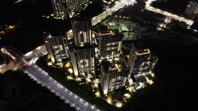 ▲DL이앤씨 '디홈' 플랫폼으로 공동주택 시운전을 진행하고 있는 모습 (자료제공=DL이앤씨)