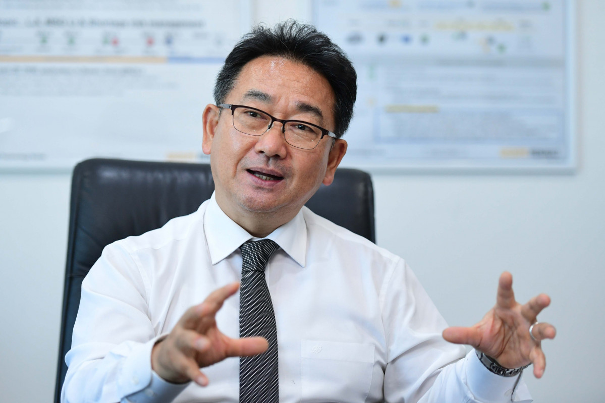 ▲한국자동차공학회장에 선출된 권 부사장은 앞으로 "다양한 토론의 장을 만들 것"이라고 공언했다. "올바른 자동차 정책 수립과 공공성 강화를 위해 공학자로서 조금이나마 도움이 되겠다”라는 게 그의 뜻이다. (신태현 기자 holjjak@)