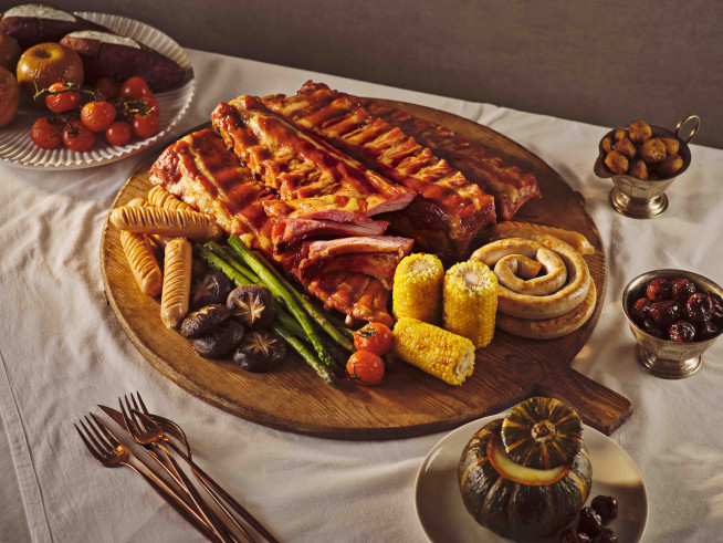 ▲GS프레시몰이 그랜드 인터컨티넨탈 서울 파르나스와 손잡고 내놓은 '홀리데이 투고' 홈파티팩 '바베큐 폭립' 메뉴 연출 이미지(사진제공=GS프레시몰)