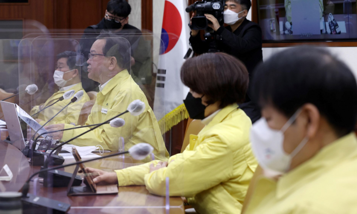 ▲김부겸 국무총리가 16일 오전 서울 종로구 정부서울청사에서 열린 코로나19 대응 중앙재난안전대책본부(중대본) 회의에 참석해 발언하고 있다.  (뉴시스)