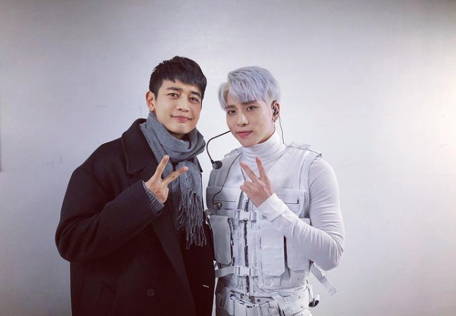 ▲민호(왼), 故 종현. (출처=민호SNS)