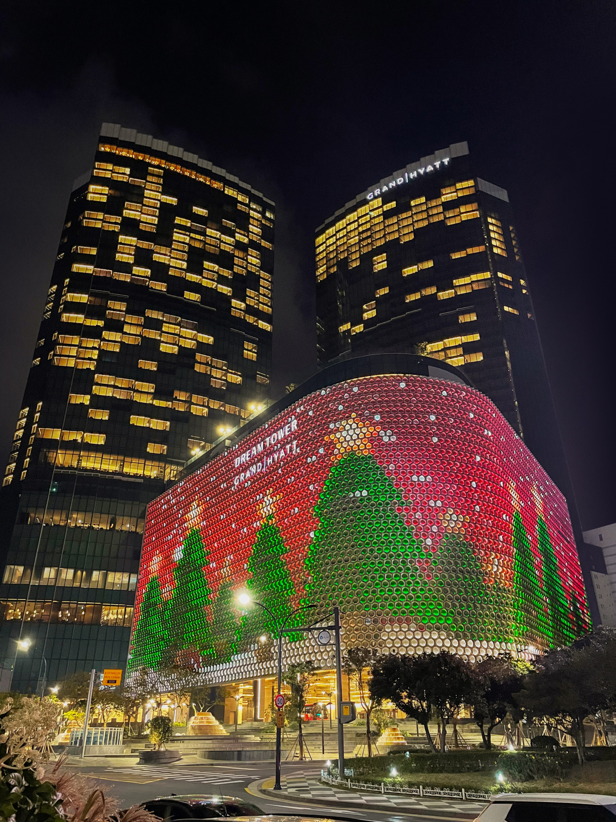 ▲제주 드림타워 복합리조트.  (사진제공=롯데관광개발)