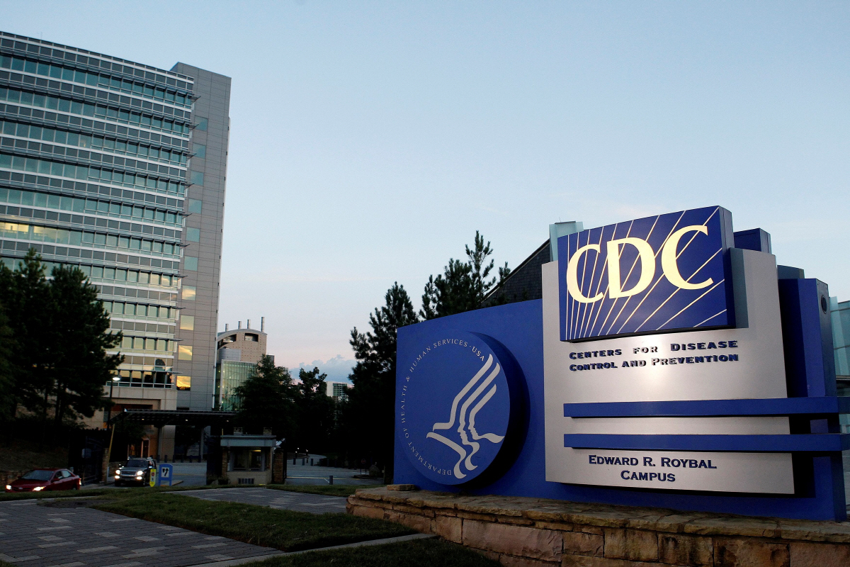 CDC 전문가 패널 “50대 미만 대다수 4차접종 필요없어...더 나은 백신 기다려야”