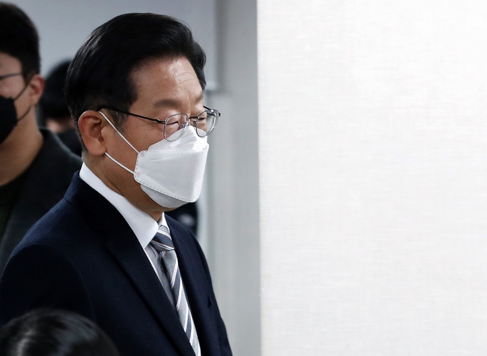 ▲이재명 더불어민주당 대선후보가 16일 오전 서울 여의도 중앙당사에서 열린 2차 국가인재 영입발표에 참석하고 있다. 신태현 기자 holjjak@ (이투데이DB)