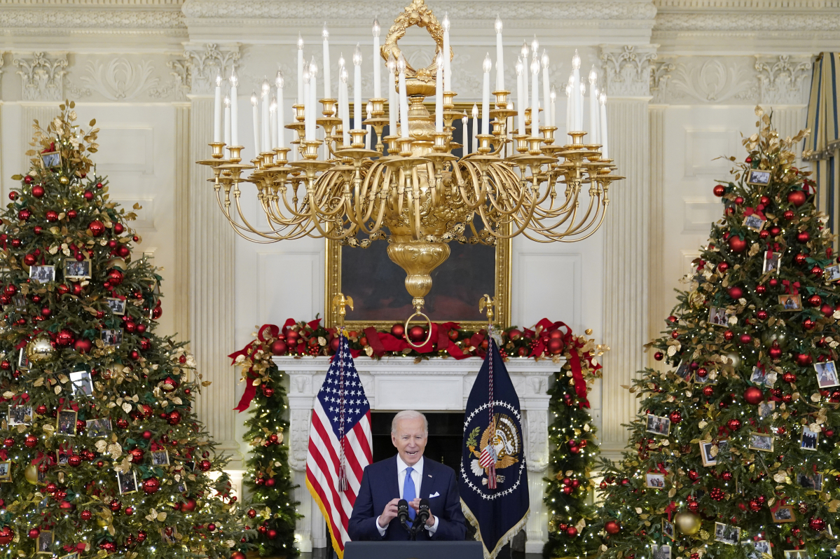 ▲조 바이든 미국 대통령이 21일(현지시간) 백악관 스테이트다이닝룸에서 코로나19 대응 관련 대국민 연설을 하고 있다. 워싱턴D.C./AP뉴시스