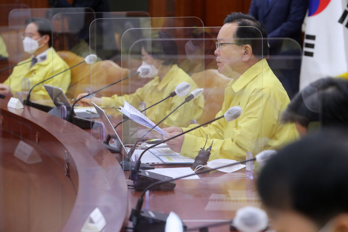 ▲김부겸 국무총리가 22일 오전 서울 종로구 정부서울청사에서 열린 코로나19 대응 중앙재난안전대책본부(중대본) 회의에 참석해 발언하고 있다. (뉴시스)