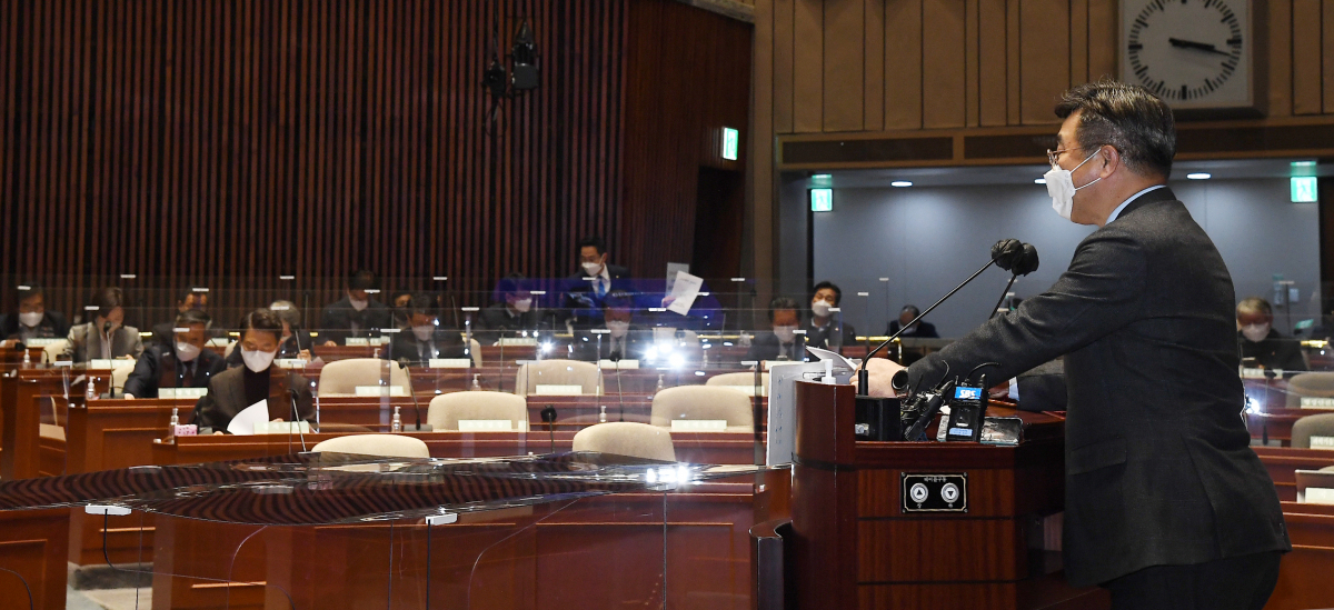 ▲윤호중 더불어민주당 원내대표가 22일 서울 여의도 국회에서 열린 의원총회에서 발언하고 있다. (국회사진기자단)