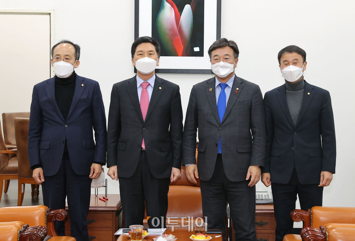 ▲여야가 27일 대장동 의혹 수사를 위한 특검 협상을 진행했으나 합의가 불발됐다. (이투데이)