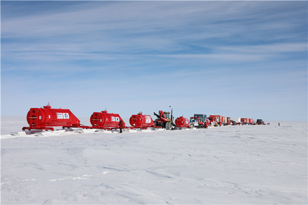 ▲K루트 선단. 설상차 9대, 캐러반 2세트, 유류탱크썰매 5대, 장비컨테이너썰매로 구성됐다. (사진제공=극지연구소)