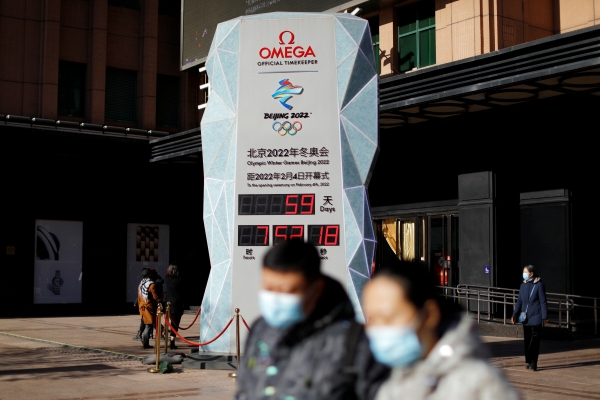 ▲미국이 베이징 동계올림픽에 대해 ‘외교적 보이콧’을 공식 선언한 가운데 7일 중국 수도 베이징에서 카운트다운 시계가 올림픽이 59일 앞으로 다가왔음을 표시하고 있다. 베이징/로이터연합뉴스
