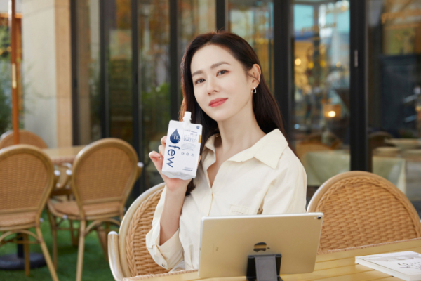 ▲배우 손예진이 프리미엄 워터 브랜드 '퓨워터'의 새로운 모델로 발탁됐다.(사진제공=(주)커스텀비)