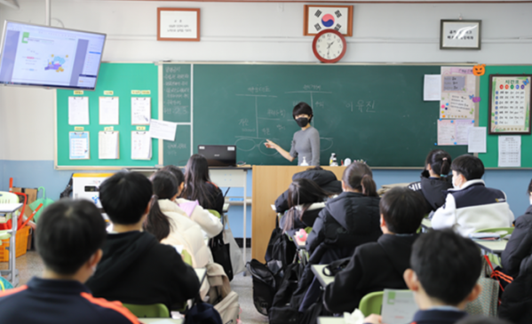▲삼정KPMG가 20일 서울 선유초등학교에서 ‘2021 KPMG Global Cyber Day’ 행사를 진행했다. (사진= 삼정KPMG 제공)