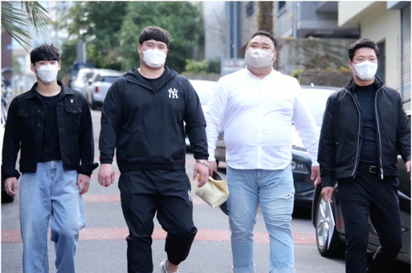 ▲영암 씨름단 김기태 감독 외 4인방 제주도 방문(사진제공=KBS)