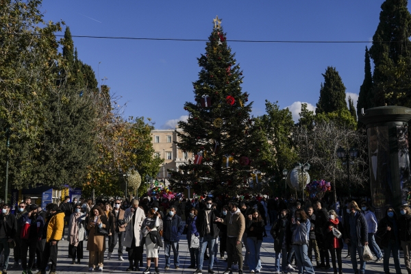 ▲그리스 아테네 신타그마 광장에 24일 시민들이 모여 있다. 아테네/AP뉴시스
