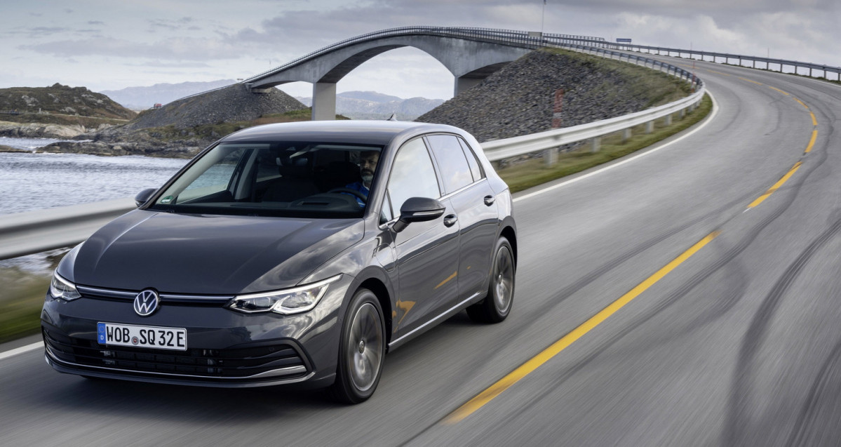 ▲핫해치의 대명사인 폭스바겐 신형 골프(8세대)가 국내에 선보였다. (출처=폭스바겐 글로벌 미디어)