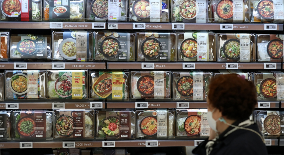 ▲서울 시내의 한 대형마트에 다양한 밀키트 제품이 판매되고 있다. (뉴시스)