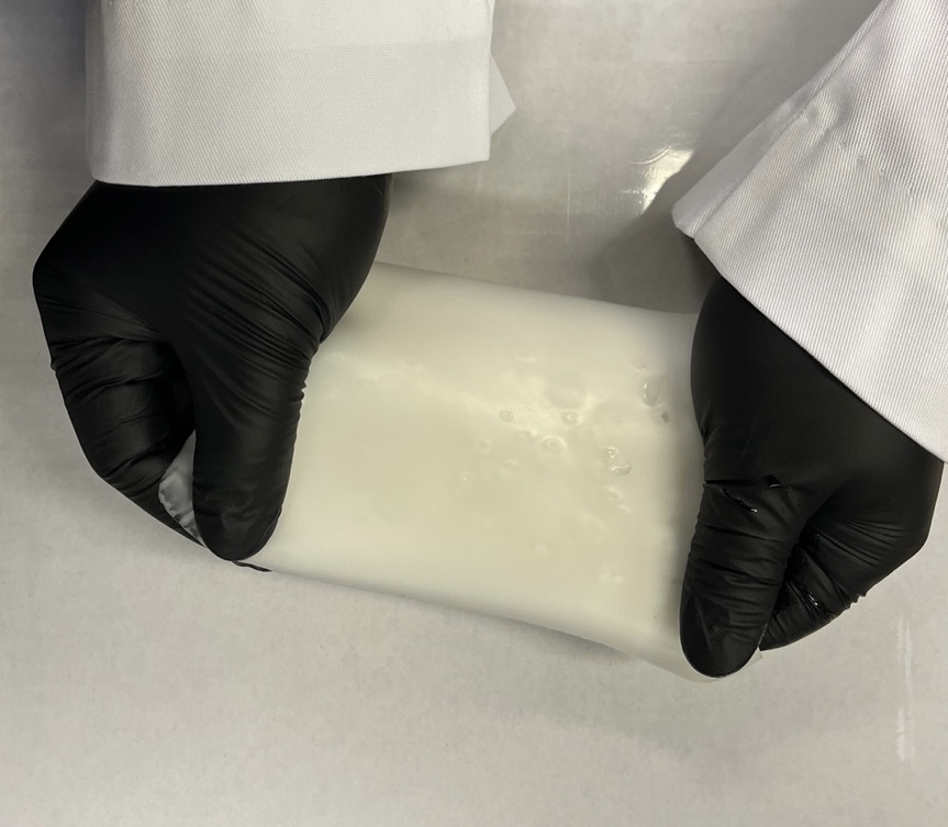 ▲고체 전해질 사진. (사진제공=SK이노베이션)