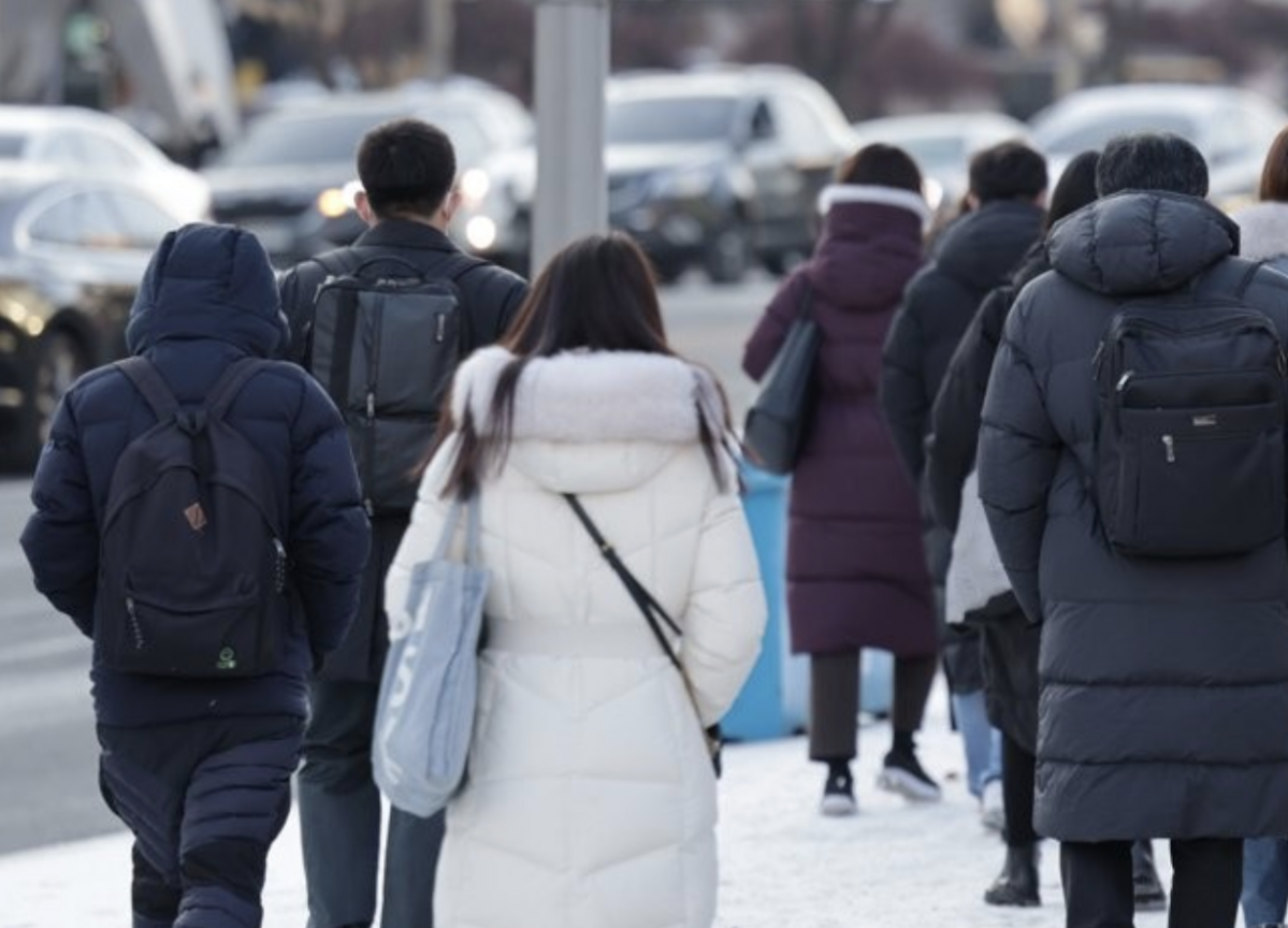 ▲서울 서초구 고속터미널역 인근에서 시민들이 출근하고 있는 모습 (연합뉴스)