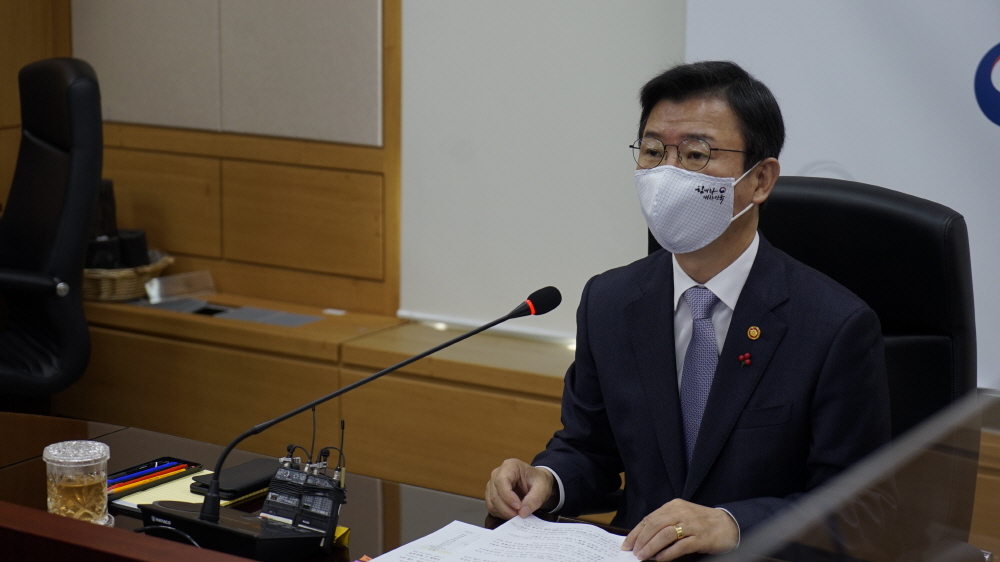 ▲문성혁 해양수산부 장관이 19일 정부세종청사에서 안전상황 점검회의를 주재하고 있다. (사진제공=해양수산부)