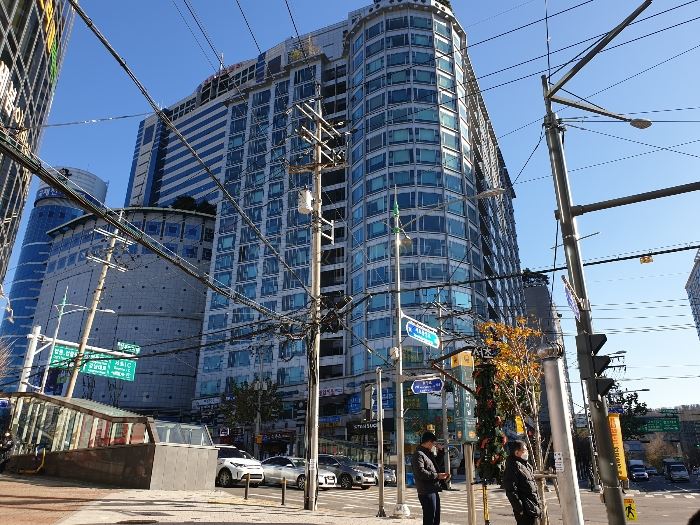 ▲서울 서초구 서초동 1445-4 래미안서초유니빌 12층 1206호 (사진제공=지지옥션)