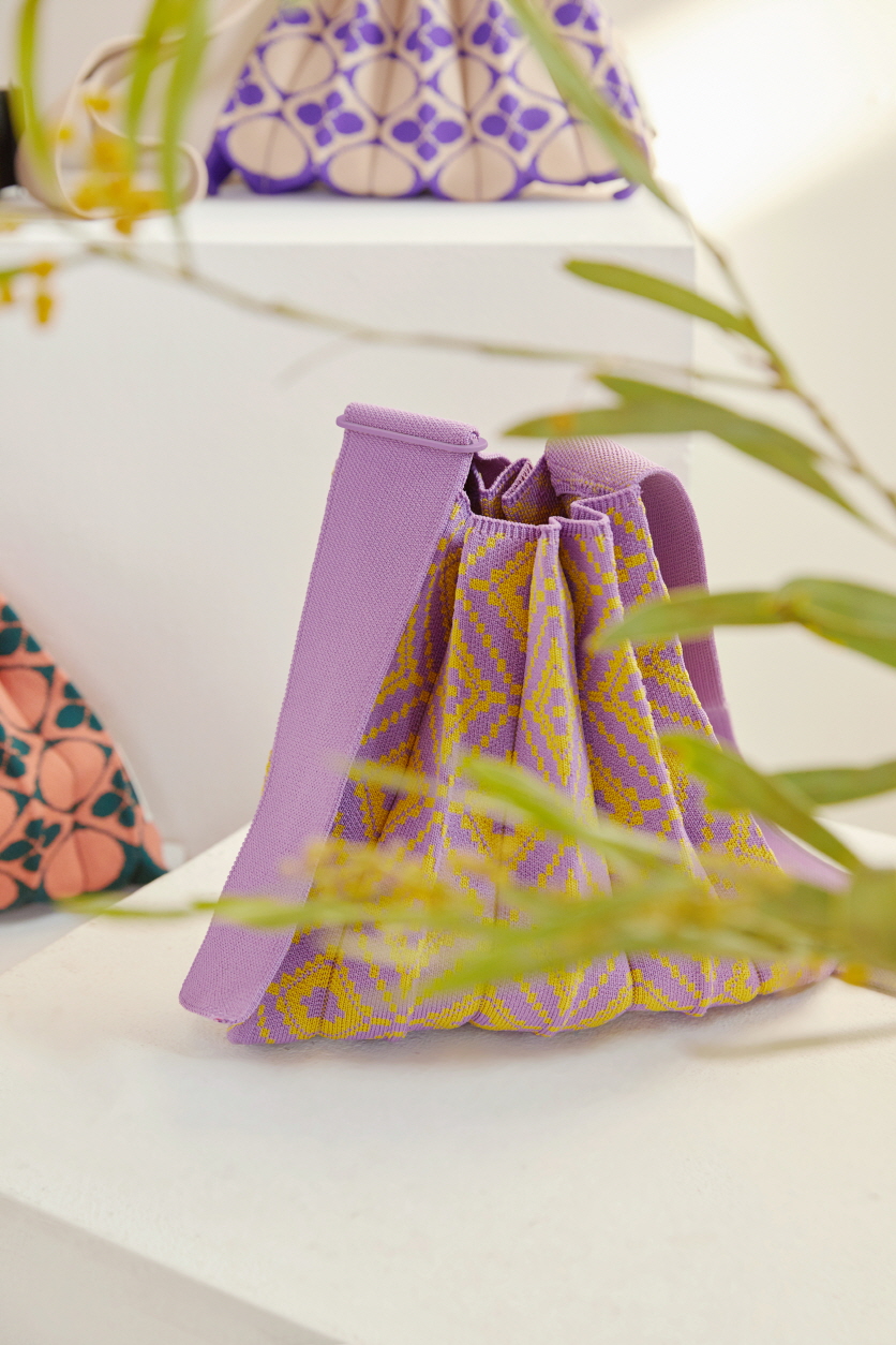 ▲생분해사(썩는 섬유)를 소재로 한 에코백. (조셉앤스테이시)