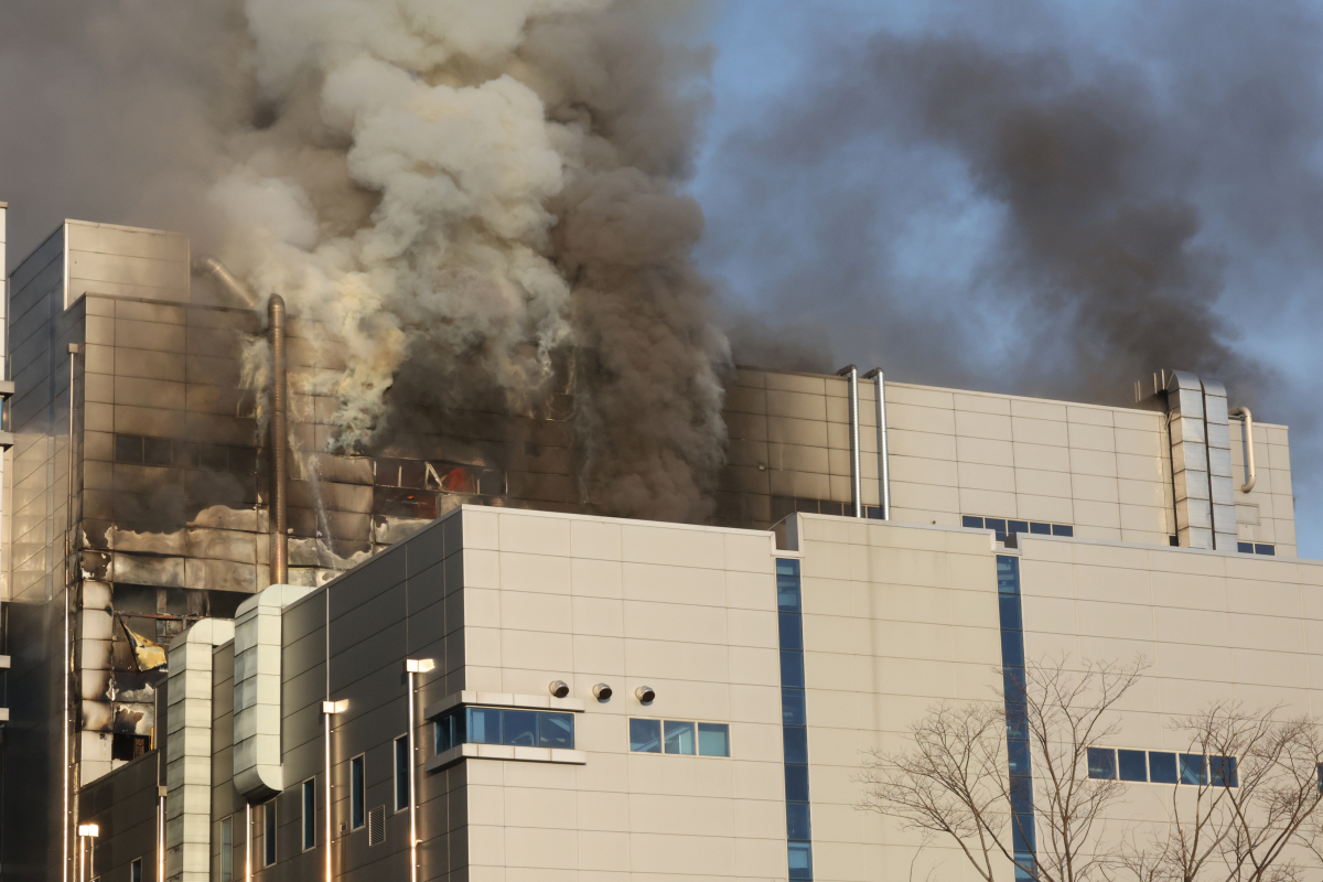 ▲21일 오후 3시께 에코프로비엠 청주공장에서 큰 불이 났다. (연합뉴스)
