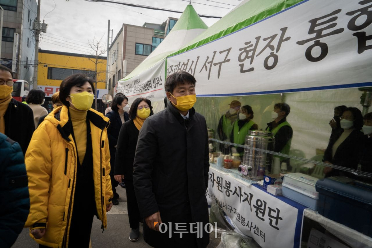 ▲여영국 정의당 대표가 24일 광주 서구 화정동 화정아이파크 붕괴 현장을 찾았다.  (사진출처=정의당)