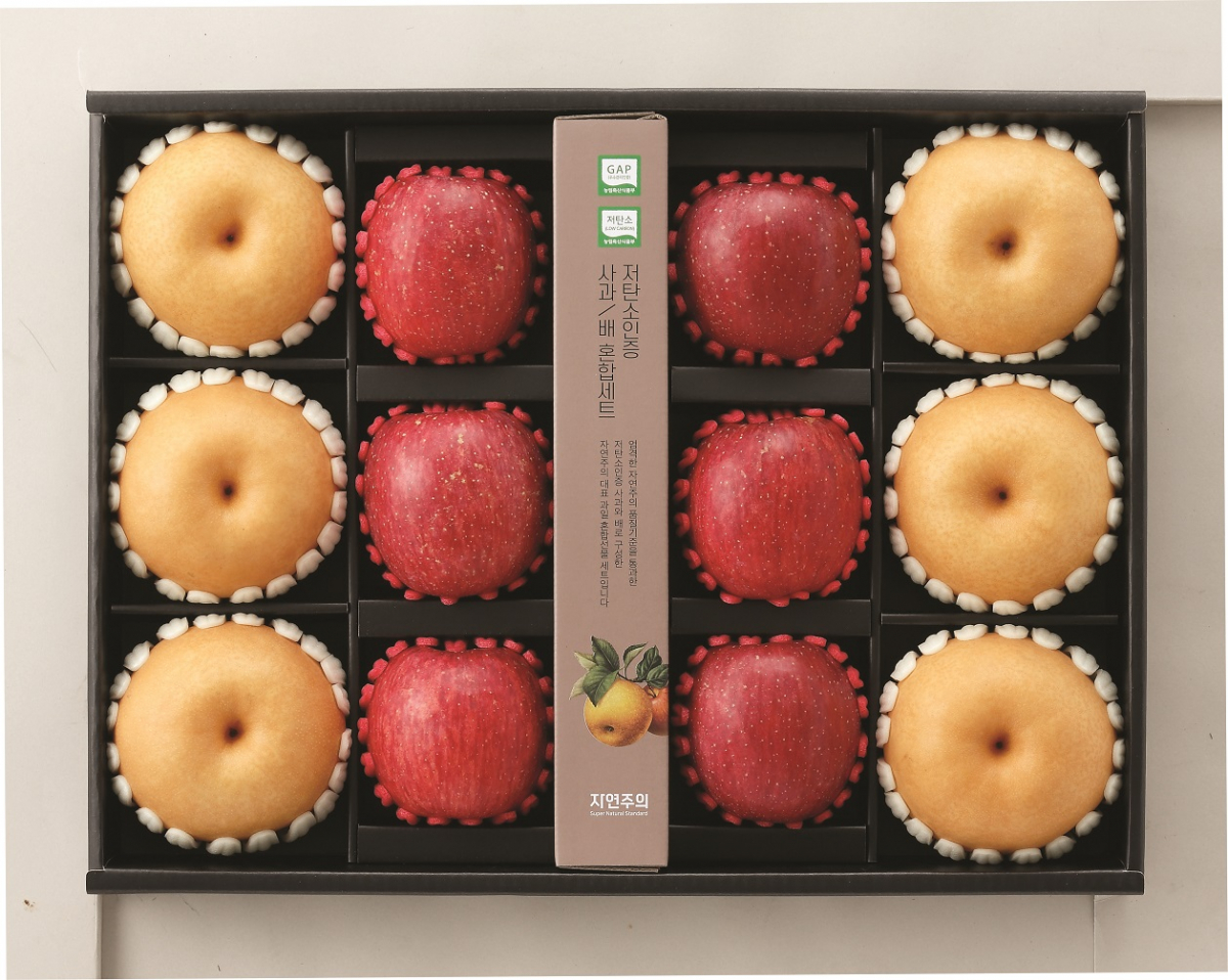 ▲이마트에서 판매하는 저탄소 인증 사과ㆍ배 세트.  (사진제공=이마트)