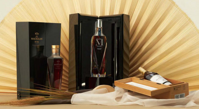 ▲세븐일레븐이 완판한 900만원짜리 맥캘란 ‘M디켄터’(가운데) 설 선물세트(사진제공=세븐일레븐)