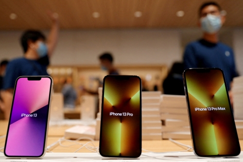 ▲중국 베이징 애플 매장에 아이폰13 시리즈가 진열돼 있다. 
 (베이징/로이터연합뉴스)