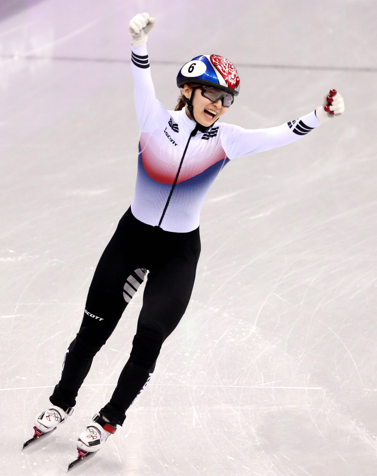 ▲(뉴시스) 2018 평창 동계올림픽 쇼트트랙 여자 1500m 금메달을 확정짓고 기뻐하는 최민정(성남시청)
