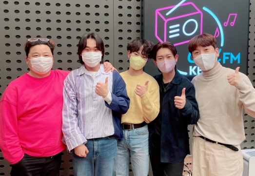 ▲국가단 김동현X이병찬X손진욱(사진 = KBS Cool FM '윤정수 남창희의 미스터라디오' 제공)