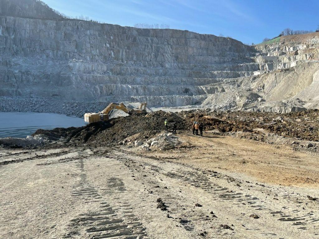 ▲29일 오전 경기 양주시 은현면 도하리 석재 채취장에서 토사가 붕괴 사고로 작업자 3명이 매몰된 현장. (연합뉴스)